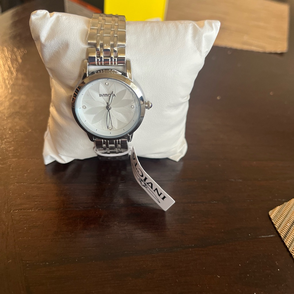 Invicta Silver Timepiece With White Dial Invicta Silver Timepiece With White Dial